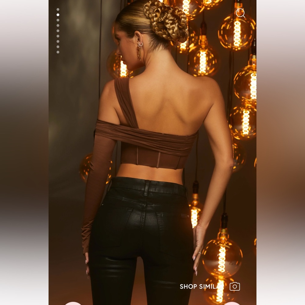 Oh Polly Brown Asymmetric One-Sleeve Crop Top - Picture 3 of 8